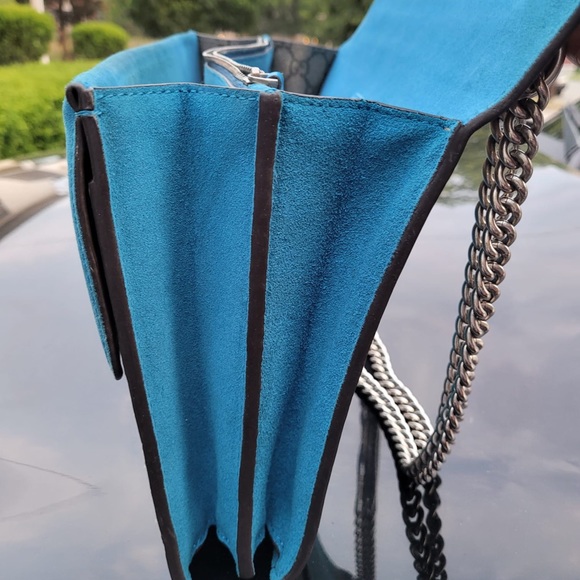 Gucci Medium Angry Cat Crystal Dionysus
Shoulder Bag. No stones missing. - Picture 6 of 11